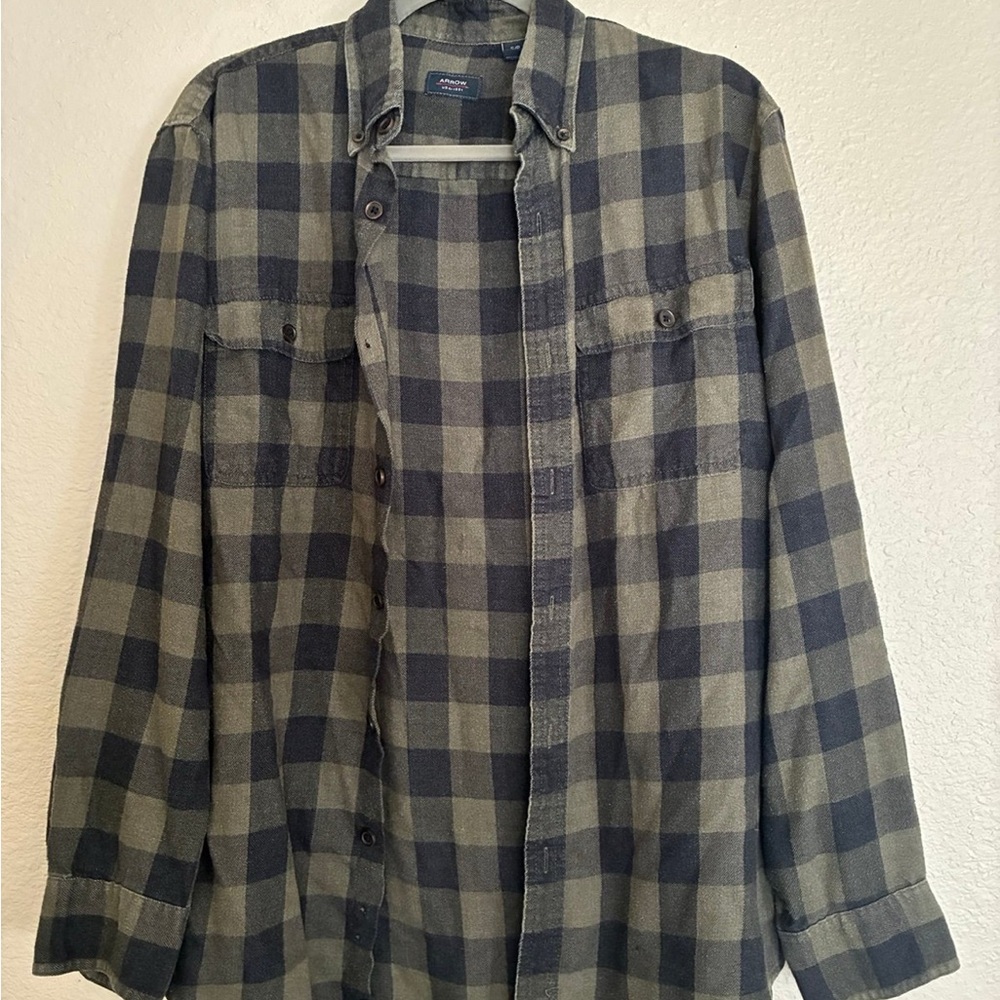 Arrow Plaid Flannel Button-Down Shirt - Small